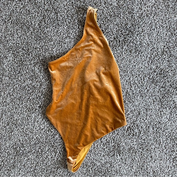 Fabletics Gigi Velour Bodysuit Light Honey - Picture 4 of 7